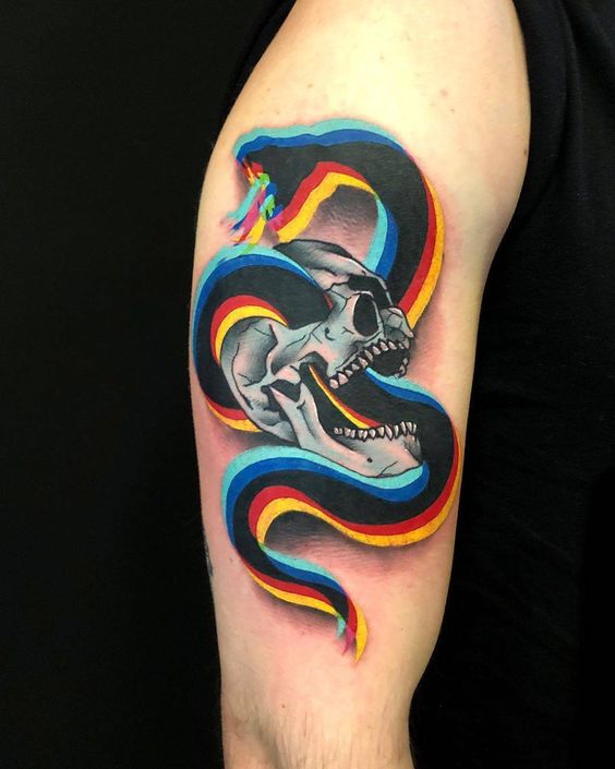Tatouage Serpent Graphique Et Crâne Sur Le Bras