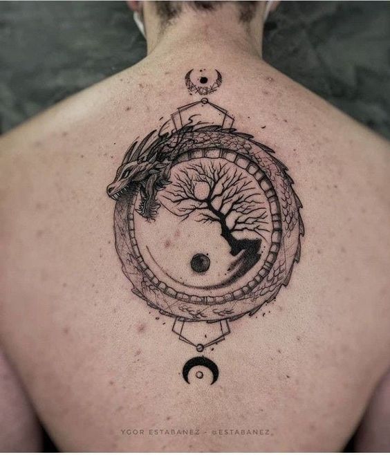 Tatouage Lunes, Arbre Et Dragon Sur Le Dos