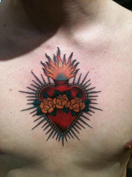 Tatouage Coeur, Roses Et Flammes Old School Sur Le Torse