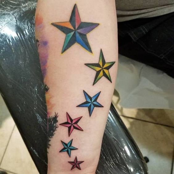 Tatouage étoiles Multicolores Sur L'avant Bras
