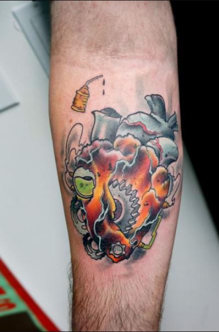 Tatouage Coeur Moteur Sur L'avant Bras