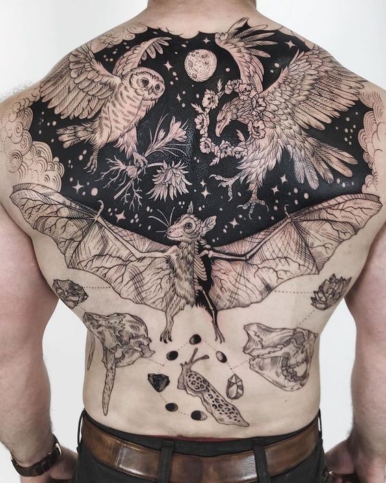 Tatouage Lune, étoiles Et Oiseaux Sur Le Dos