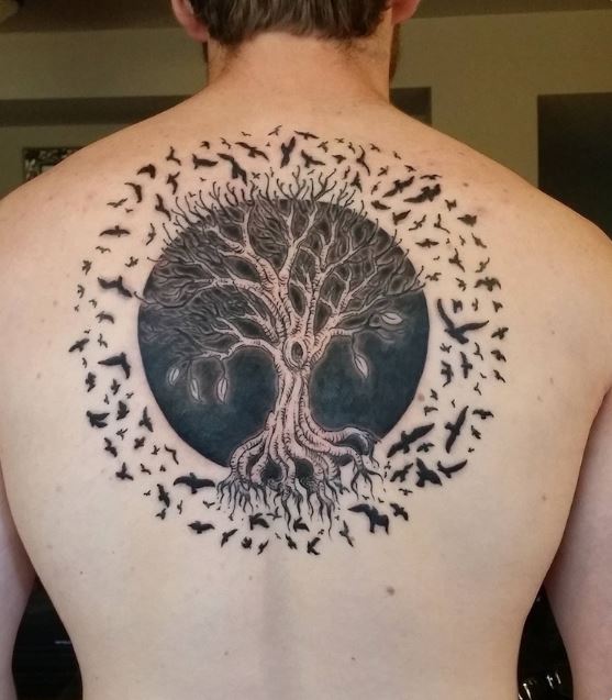 Tatouage Arbre De Vie Et Oiseaux Sur Le Dos