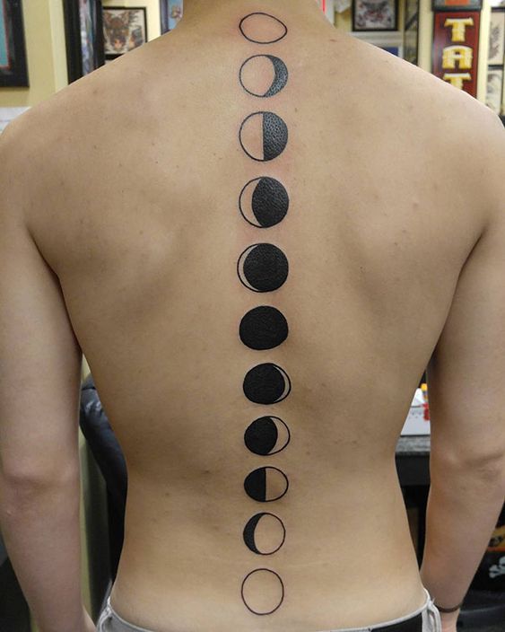 Tatouage Phases De La Lune Sur Le Dos