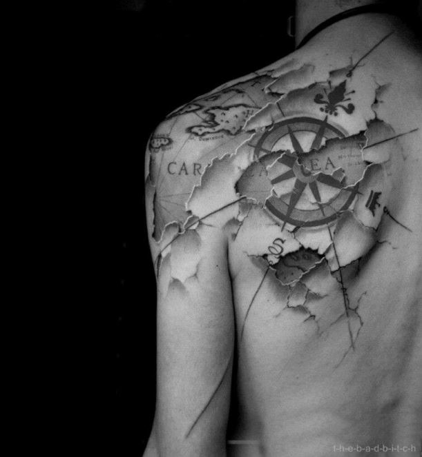 Tatouage étoile Et Carte 3d Sur Le Dos