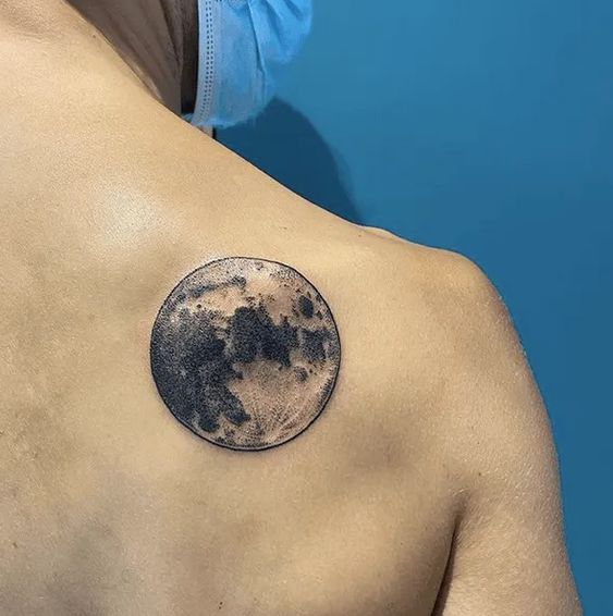 Tatouage Pleine Lune Sur Le Dos