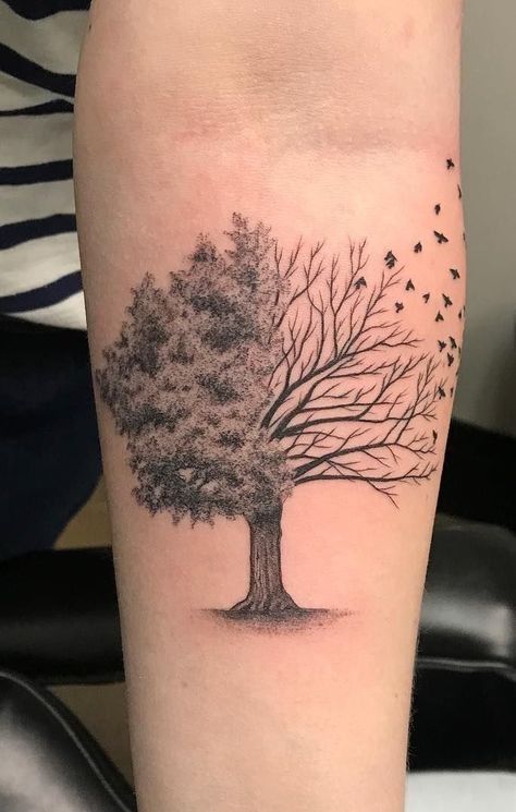 Tatouage Arbre De Vie à Moitié Mort Sur L'avant Bras