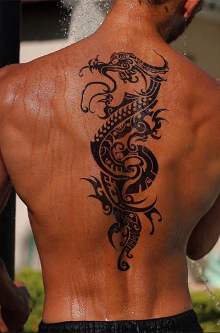 Tatouage Dragon Tribal Sur Le Dos