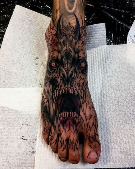 Tatouage Pied En Forme De Monstre