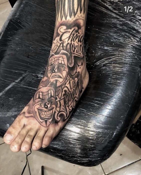 Tatouage Pied Avec Des Clowns