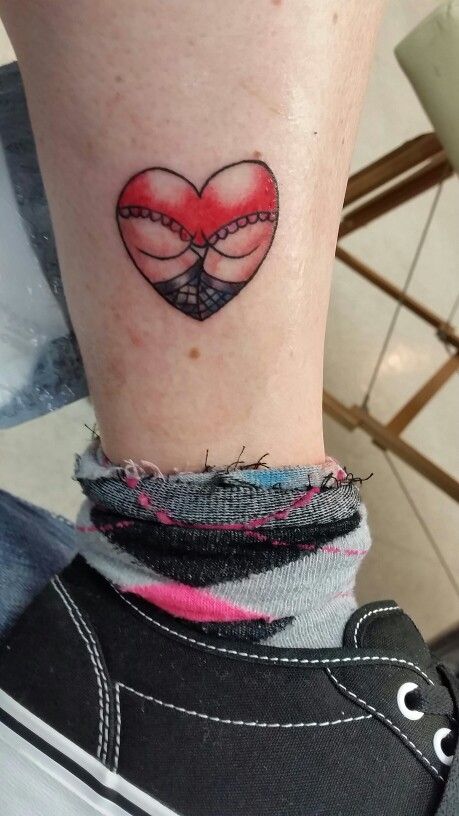 Tatouage Coeur Sexy Sur La Jambe