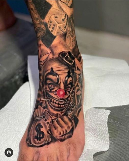 Tatouage Pied Avec Clown Gangster