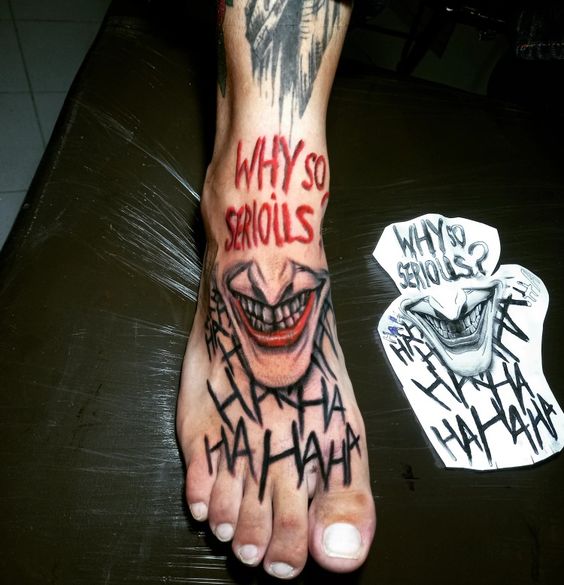 Tatouage Pied Avec Sourire Et Phrase Inspirante