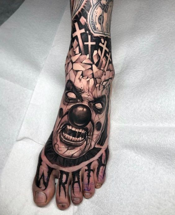 Tatouage Pied Clown Brisé