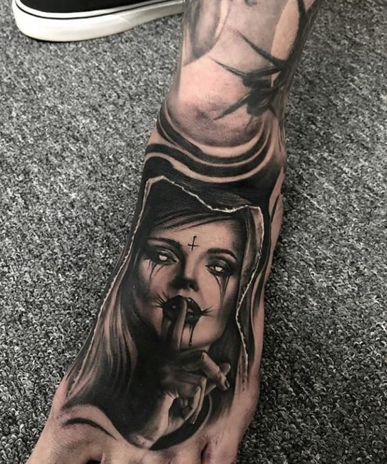 Tatouage Pied Avec Femme Voilée