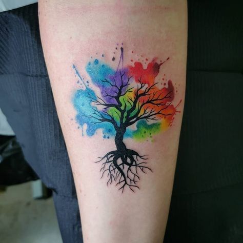 Tatouage Arbre De Vie Et Couleurs Aquarelles Sur L'avant Bras