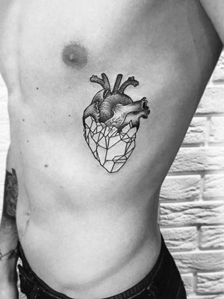 Tatouage Coeur Et Pierre Sur Les Côtes