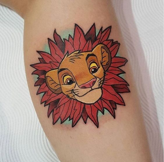 Tatouage Simba Sur La Jambe