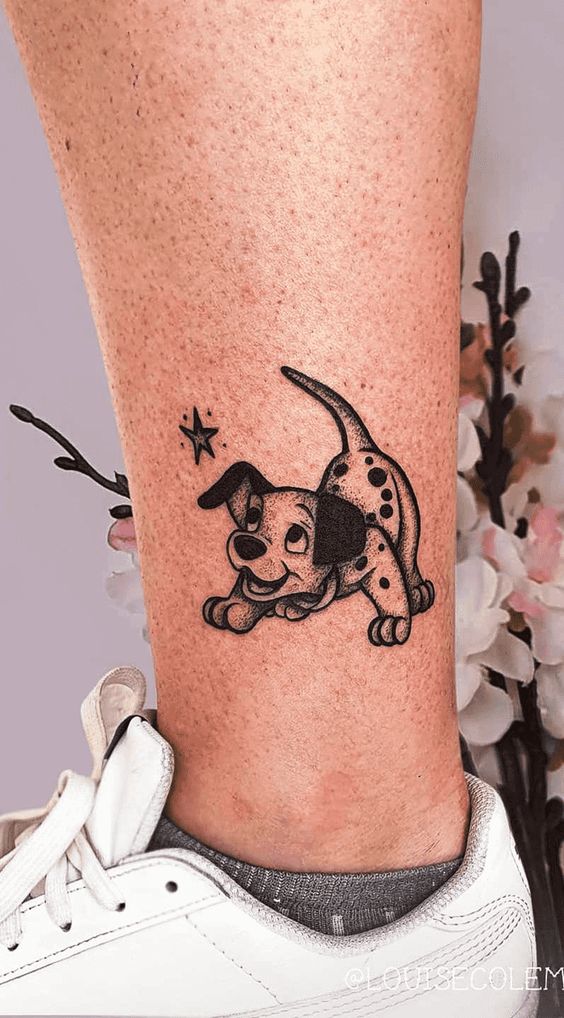 Tatouage Dalmatien En Noir Et Gris Sur La Jambe