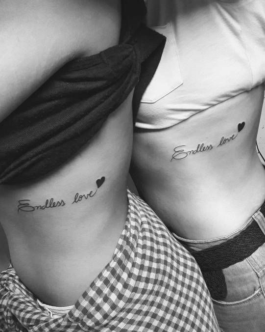 Tatouage Endless Love Sur Les Côtes
