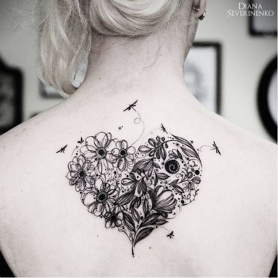 Tatouage Coeur Floral Sur Le Dos