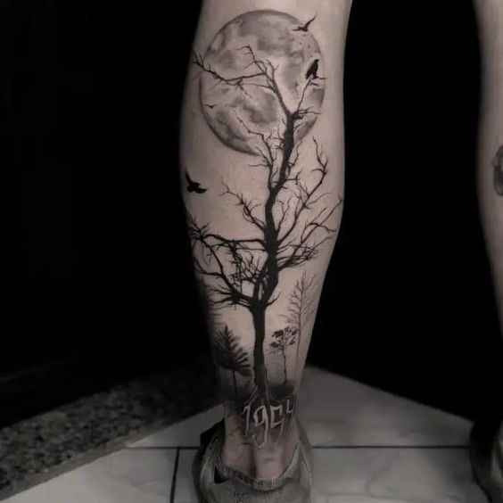 Tatouage Pleine Lune Et Arbre Mort Sur La Jambe