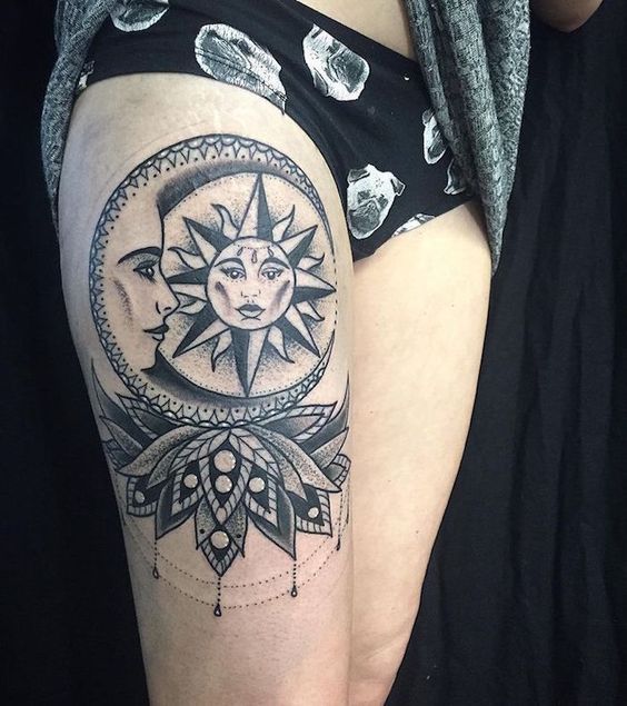Tatouage Lune, Soleil Et Lotus Sur La Cuisse