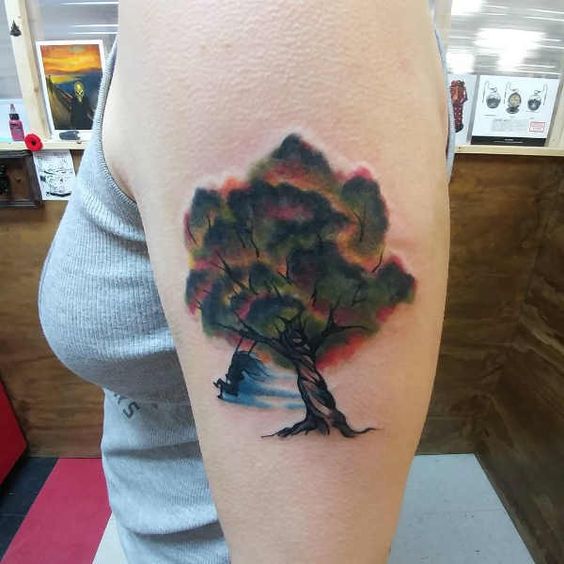 Tatouage Arbre De Vie Et Balançoire Sur Le Bras