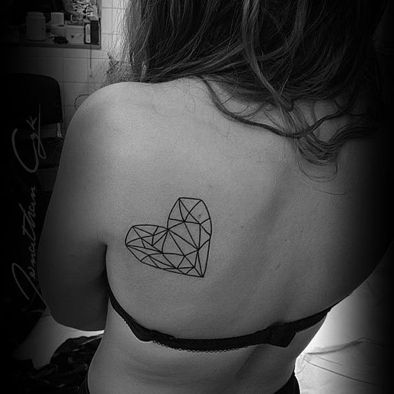 Tatouage Coeur Géométrique Sur Le Dos