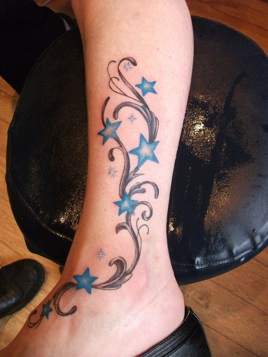 Tatouage étoiles Bleues Sur La Jambe