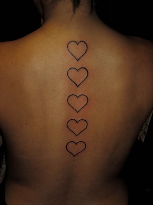 Tatouage Coeurs Minimalistes Sur Le Dos