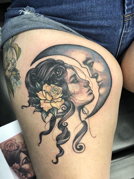 Tatouage Lune, Femme Et Rose Jaune Sur La Cuisse