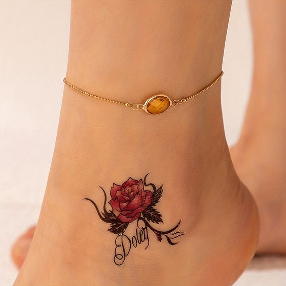 Tatouage Pied Avec Rose Rouge Minimaliste