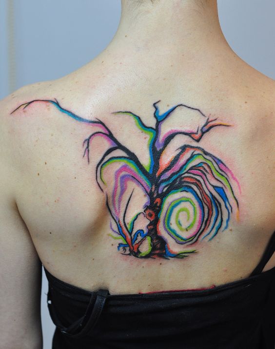 Tatouage Arbre De Vie Abstrait Et Coloré Sur Le Dos