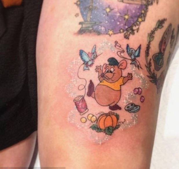 Tatouage Gus Sur La Cuisse
