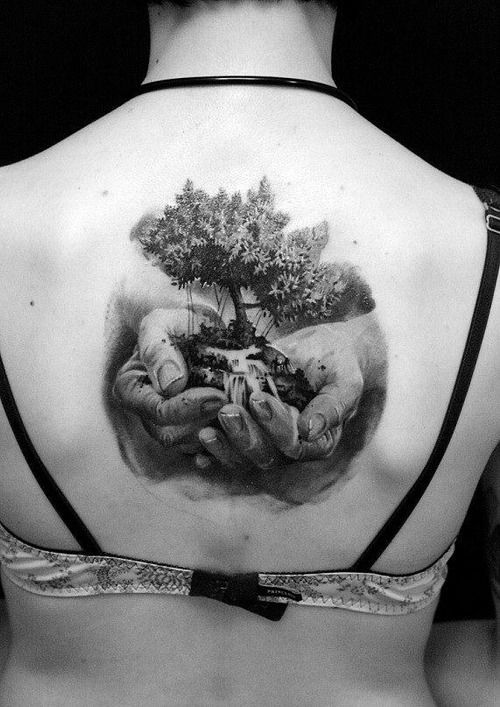 Tatouage Arbre De Vie Dans Les Mains Sur Le Dos