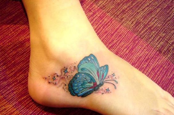 Tatouage Pied Avec Papillon Bleu Et étoiles