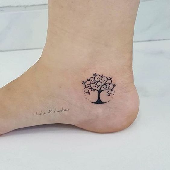 Tatouage Arbre De Vie Discret En Arabesque Sur Le Pied