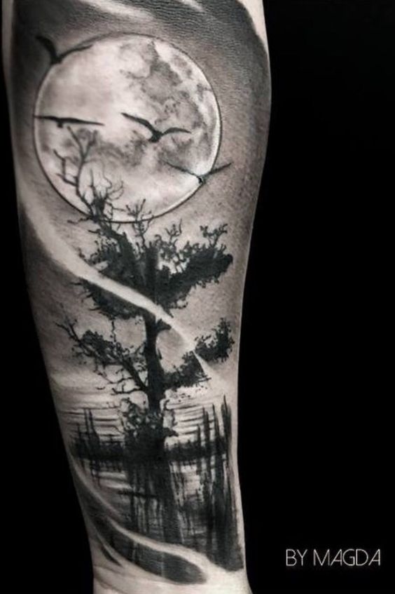 Tatouage Arbre De Vie, Lac Et Pleine Lune Sur L'avant Bras