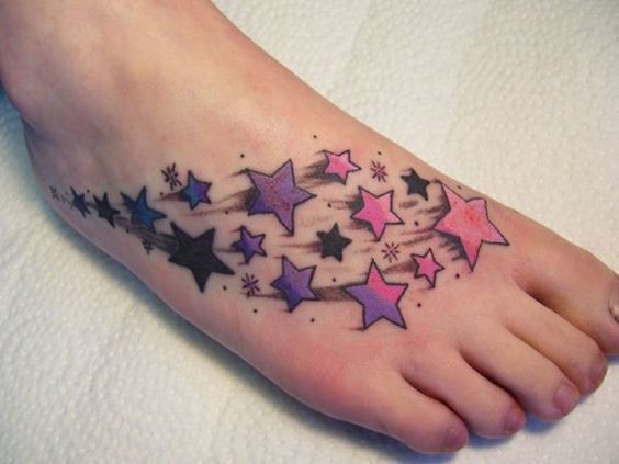 Tatouage étoiles Filantes Colorées Sur Le Pied