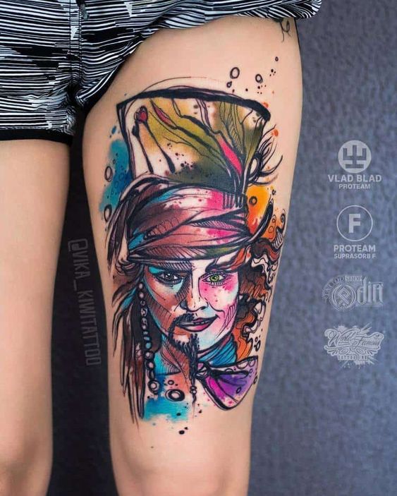 Tatouage Jack Sparrow Et Chapelier Sur La Cuisse