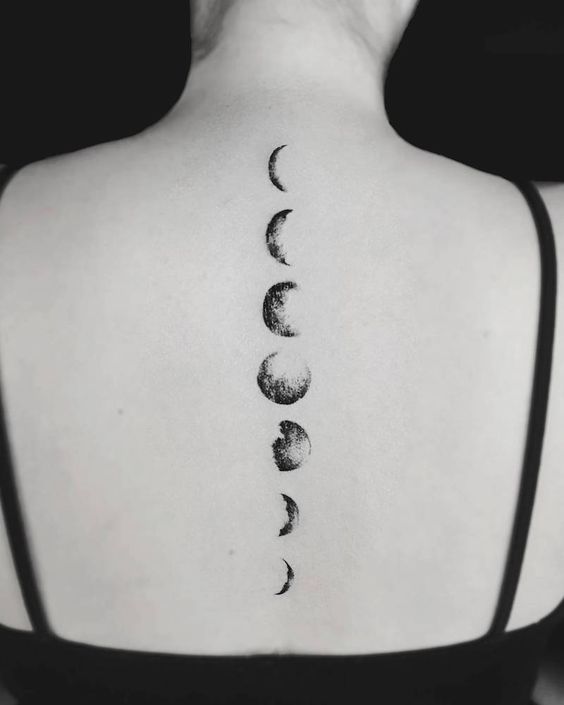 Tatouage Phases De La Lune Sur Le Dos