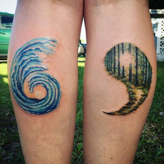 Tatouage Yin Yang Eau Et Forêt Sur La Jambe