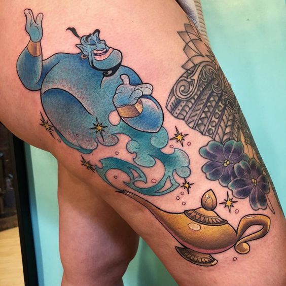 Tatouage Génie Sur La Cuisse