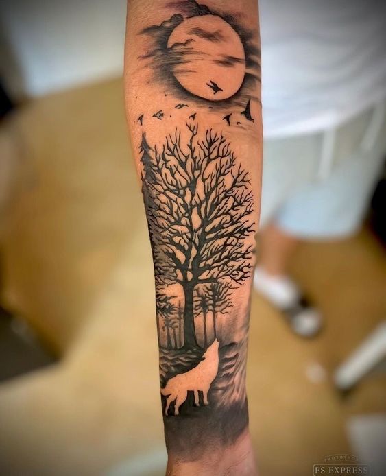 Tatouage Arbre De Vie, Loup Et Pleine Lune Sur L'avant Bras