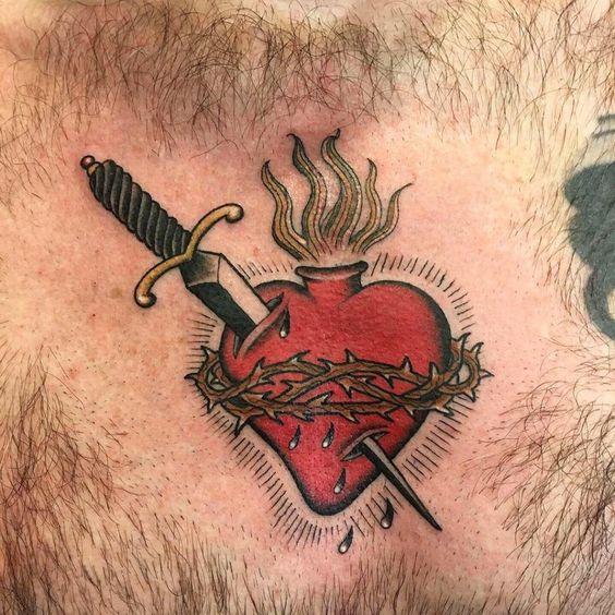 Tatouage Coeur Poignardé Sur Le Torse