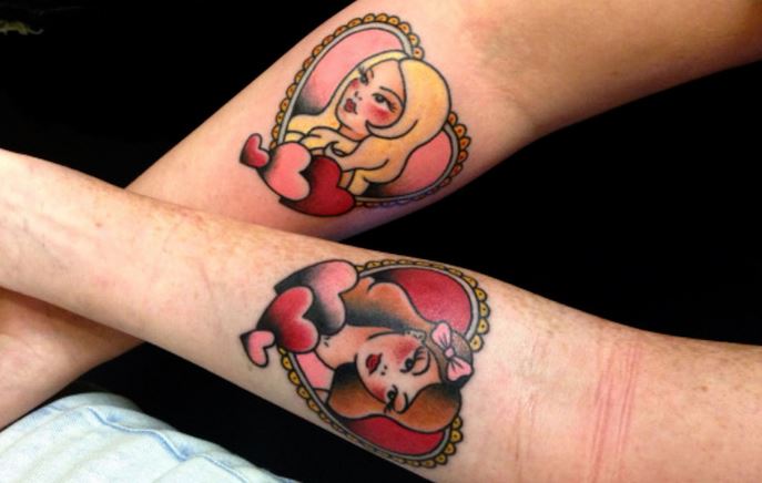 Tatouage Femmes Et Coeurs Old School Sur L'avant Bras