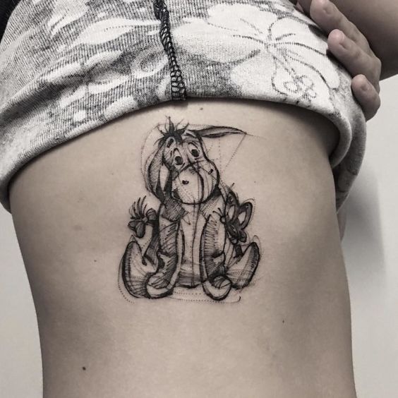 Tatouage Bourriquet Sur Les Côtes