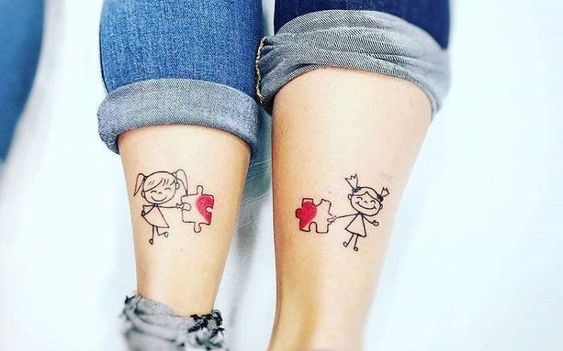 Tatouage Filles Minimalistes Et Puzzle Sur La Jambe