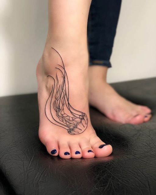 Tatouage Pied Avec Méduse